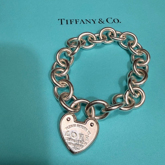 Tiffany & Co. Silver Love Heart Bracelet - Picture 4 of 4